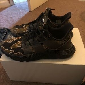 Adidas x undefeated prophere